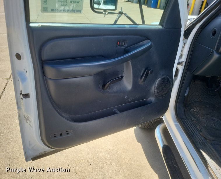 image for item DR4878 2002 Chevrolet  Silverado 3500 utility bed pickup truck