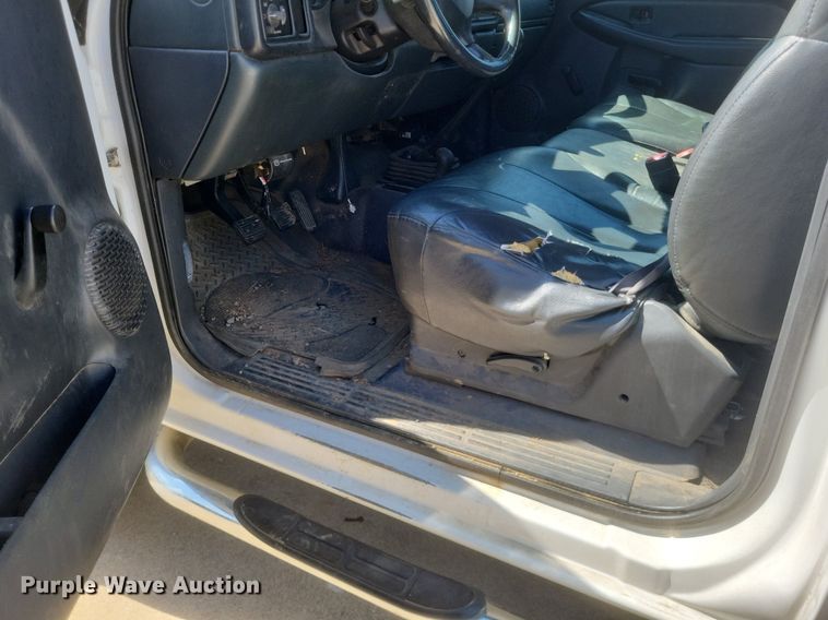 image for item DR4878 2002 Chevrolet  Silverado 3500 utility bed pickup truck