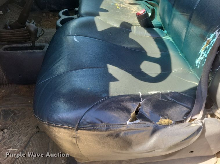 image for item DR4878 2002 Chevrolet  Silverado 3500 utility bed pickup truck