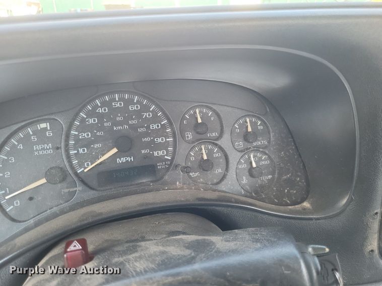 image for item DR4878 2002 Chevrolet  Silverado 3500 utility bed pickup truck