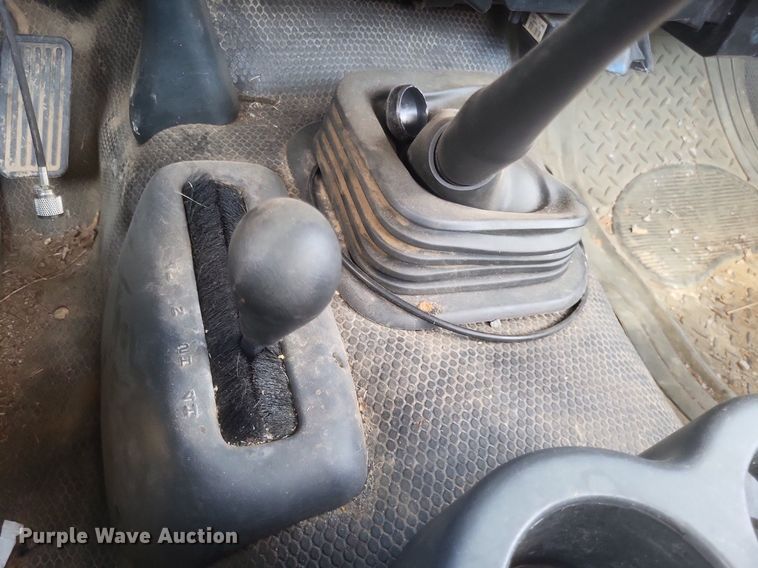 image for item DR4878 2002 Chevrolet  Silverado 3500 utility bed pickup truck