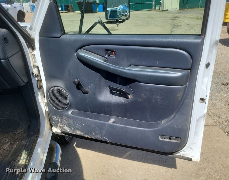 image for item DR4878 2002 Chevrolet  Silverado 3500 utility bed pickup truck