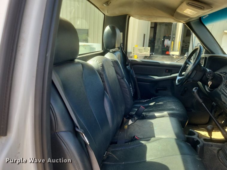 image for item DR4878 2002 Chevrolet  Silverado 3500 utility bed pickup truck