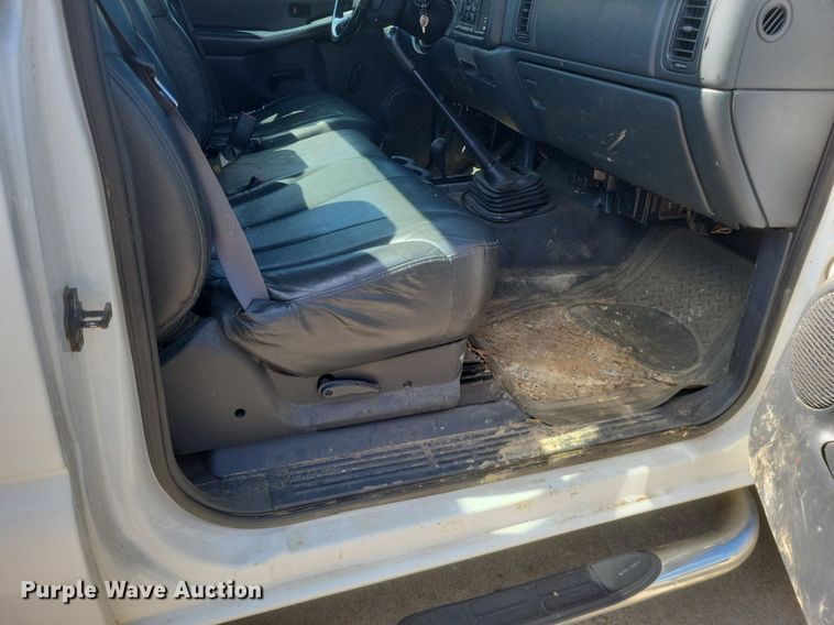 image for item DR4878 2002 Chevrolet  Silverado 3500 utility bed pickup truck