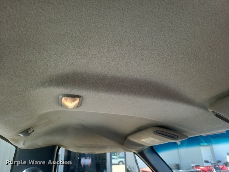 image for item DR4878 2002 Chevrolet  Silverado 3500 utility bed pickup truck