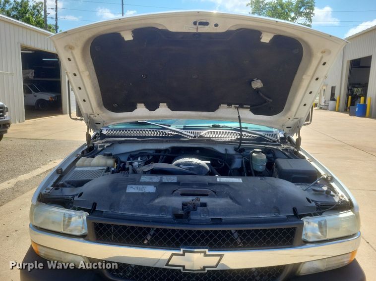 image for item DR4878 2002 Chevrolet  Silverado 3500 utility bed pickup truck