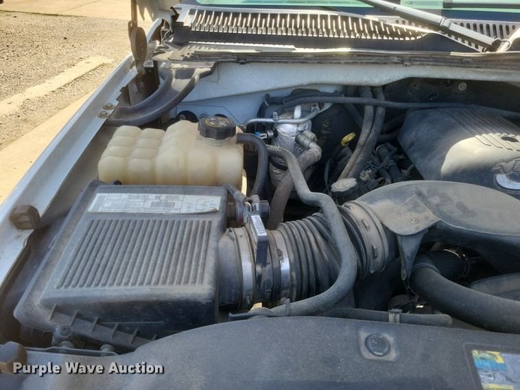 image for item DR4878 2002 Chevrolet  Silverado 3500 utility bed pickup truck