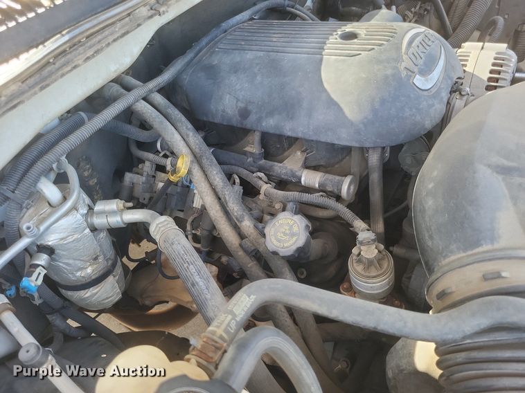 image for item DR4878 2002 Chevrolet  Silverado 3500 utility bed pickup truck