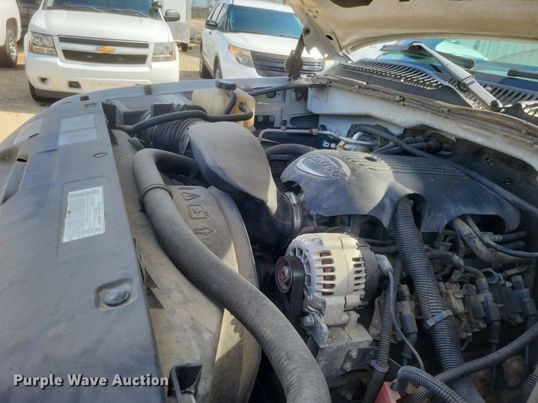 image for item DR4878 2002 Chevrolet  Silverado 3500 utility bed pickup truck