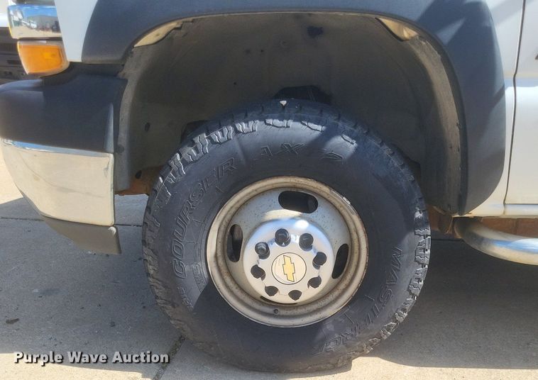 image for item DR4878 2002 Chevrolet  Silverado 3500 utility bed pickup truck