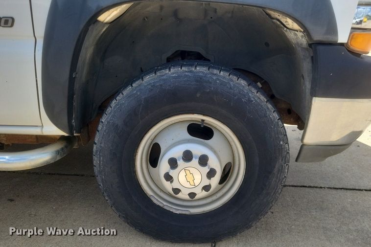 image for item DR4878 2002 Chevrolet  Silverado 3500 utility bed pickup truck