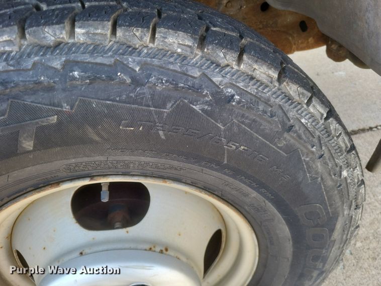 image for item DR4878 2002 Chevrolet  Silverado 3500 utility bed pickup truck