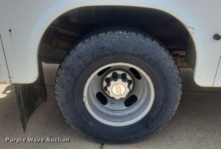 image for item DR4878 2002 Chevrolet  Silverado 3500 utility bed pickup truck