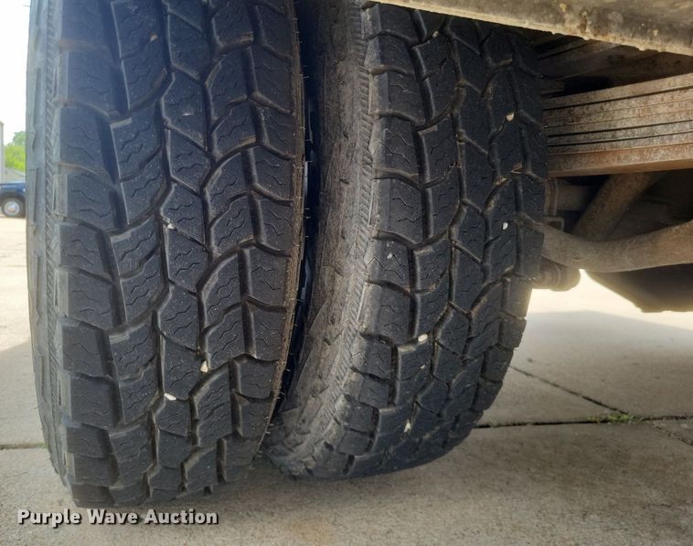 image for item DR4878 2002 Chevrolet  Silverado 3500 utility bed pickup truck