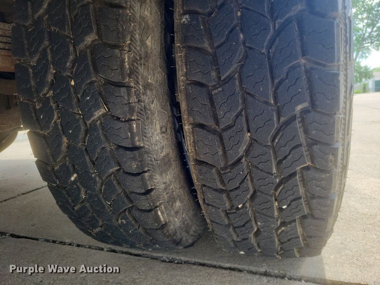 image for item DR4878 2002 Chevrolet  Silverado 3500 utility bed pickup truck