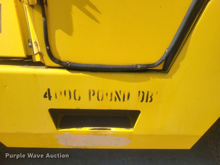 image for item DR4880 2007 Harlan HTAS 40 Aircraft tug