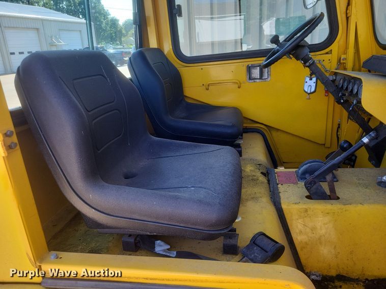 image for item DR4880 2007 Harlan HTAS 40 Aircraft tug