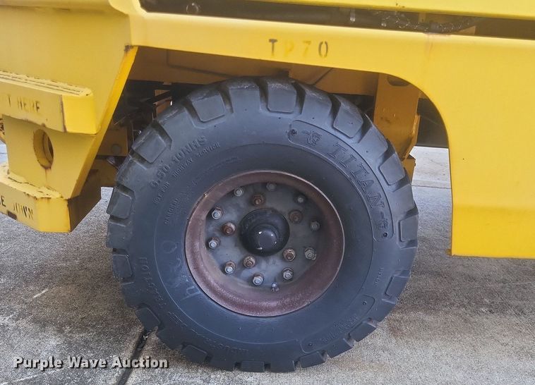 image for item DR4880 2007 Harlan HTAS 40 Aircraft tug