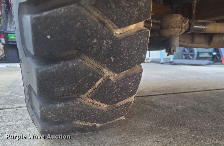 image for item DR4880 2007 Harlan HTAS 40 Aircraft tug