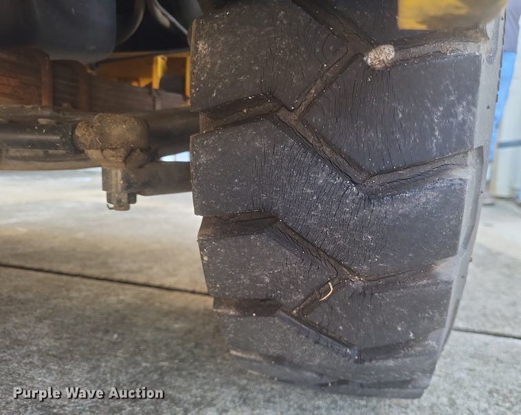 image for item DR4880 2007 Harlan HTAS 40 Aircraft tug