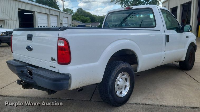 image for item DR4881 2003 Ford  F250 Super Duty XL pickup truck