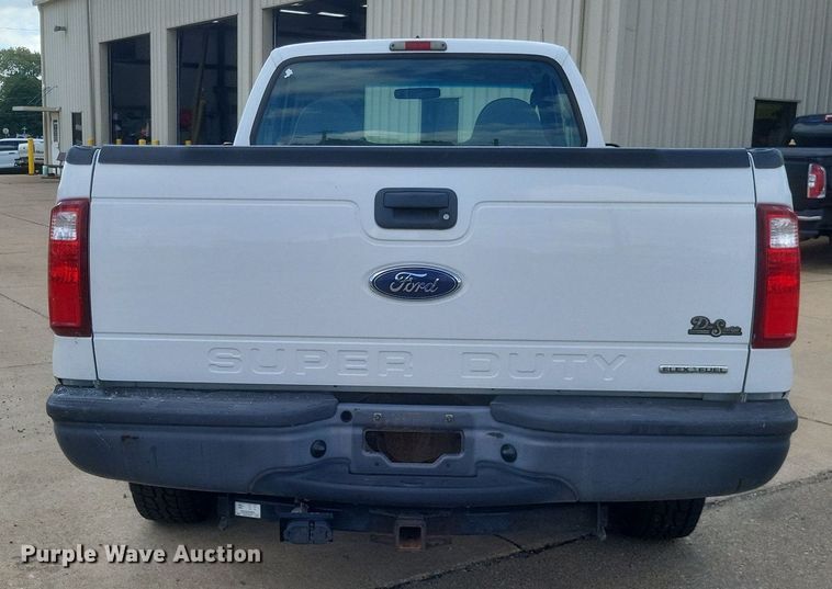 image for item DR4881 2003 Ford  F250 Super Duty XL pickup truck