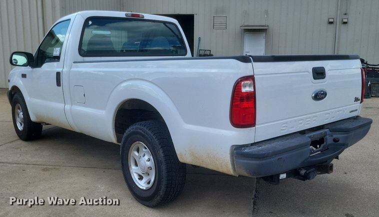 image for item DR4881 2003 Ford  F250 Super Duty XL pickup truck