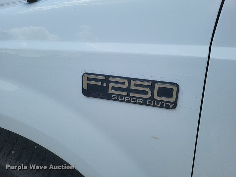image for item DR4881 2003 Ford  F250 Super Duty XL pickup truck