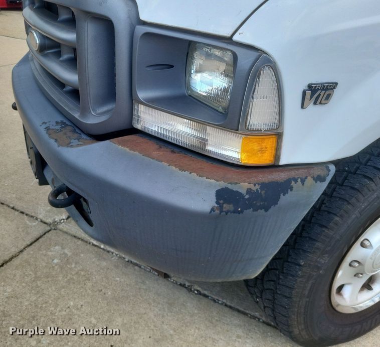 image for item DR4881 2003 Ford  F250 Super Duty XL pickup truck