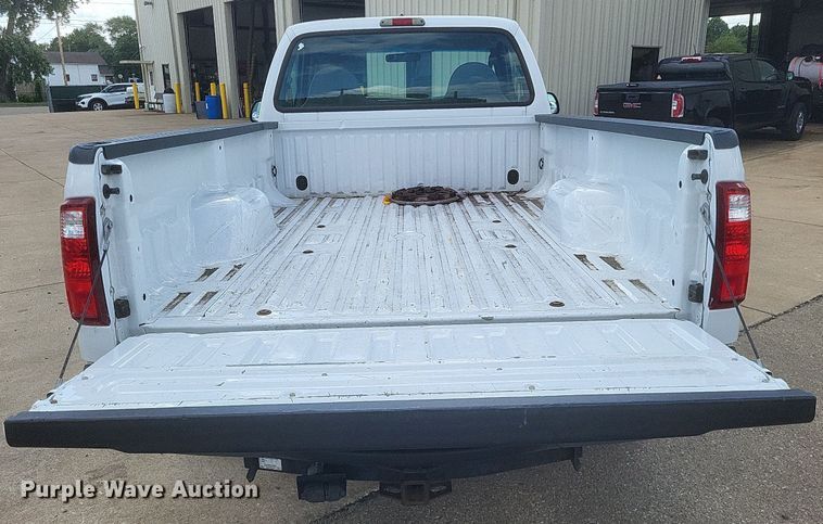 image for item DR4881 2003 Ford  F250 Super Duty XL pickup truck