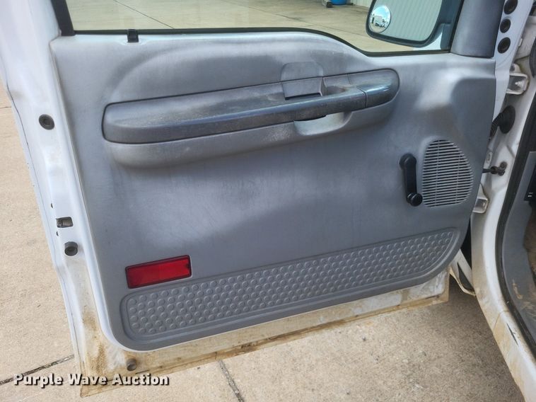 image for item DR4881 2003 Ford  F250 Super Duty XL pickup truck