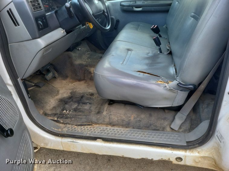 image for item DR4881 2003 Ford  F250 Super Duty XL pickup truck