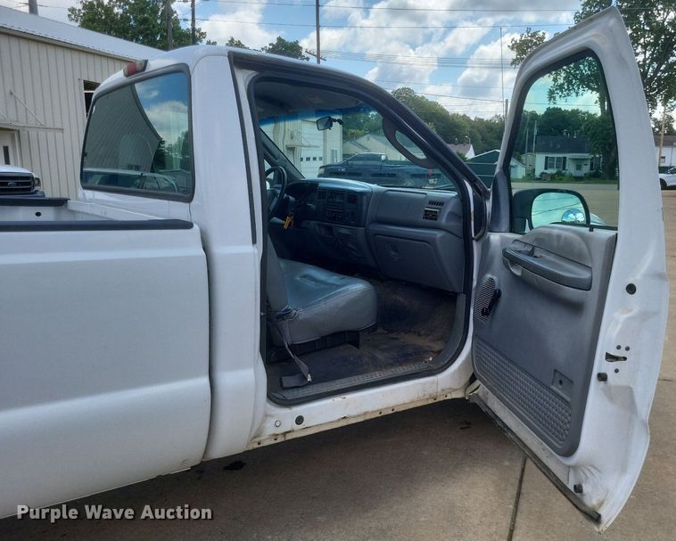 image for item DR4881 2003 Ford  F250 Super Duty XL pickup truck