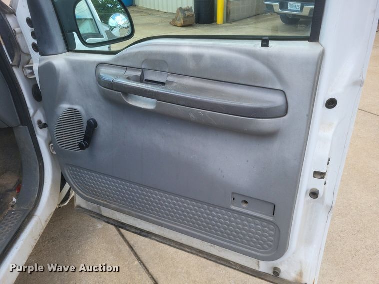 image for item DR4881 2003 Ford  F250 Super Duty XL pickup truck