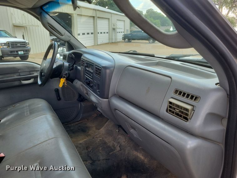 image for item DR4881 2003 Ford  F250 Super Duty XL pickup truck