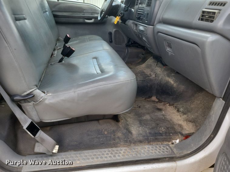 image for item DR4881 2003 Ford  F250 Super Duty XL pickup truck