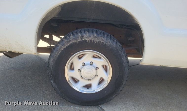 image for item DR4881 2003 Ford  F250 Super Duty XL pickup truck