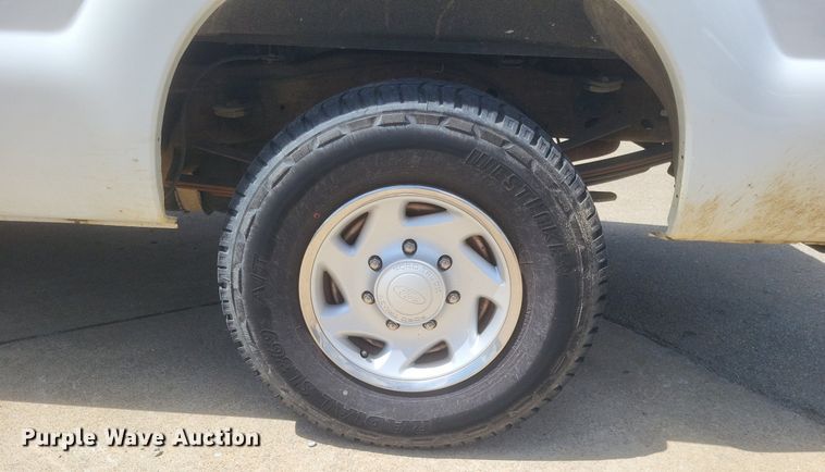 image for item DR4881 2003 Ford  F250 Super Duty XL pickup truck