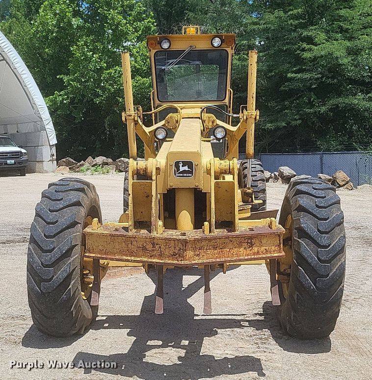 image for item DR4883 1985 John Deere  670A motor grader