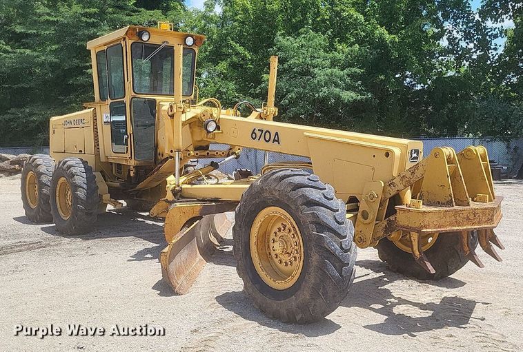 image for item DR4883 1985 John Deere  670A motor grader