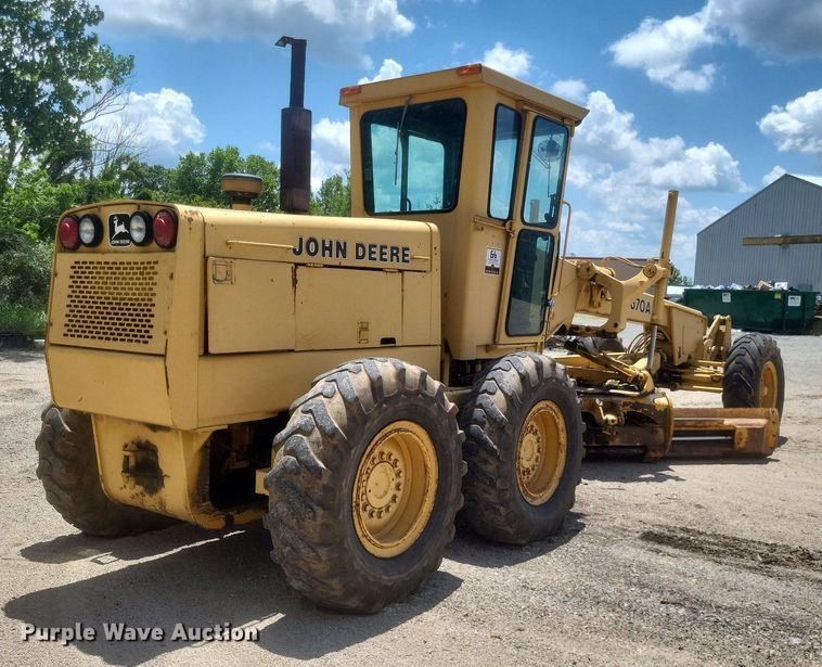 image for item DR4883 1985 John Deere  670A motor grader