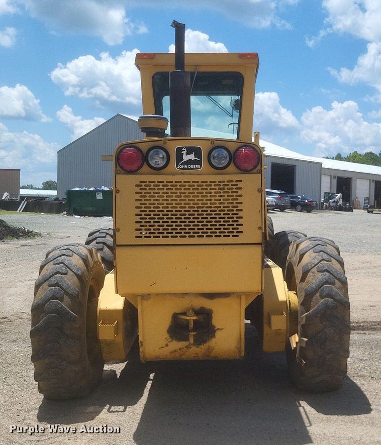 image for item DR4883 1985 John Deere  670A motor grader