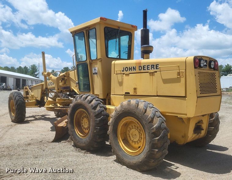 image for item DR4883 1985 John Deere  670A motor grader