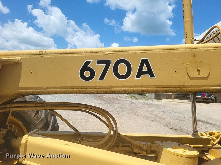 image for item DR4883 1985 John Deere  670A motor grader