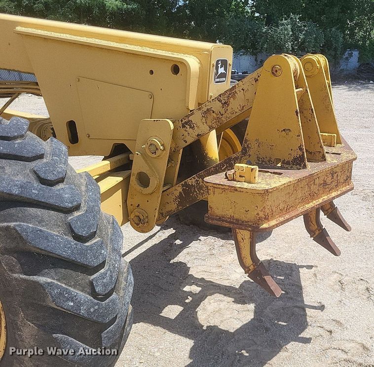 image for item DR4883 1985 John Deere  670A motor grader