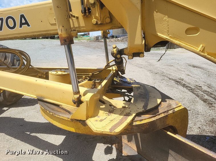 image for item DR4883 1985 John Deere  670A motor grader