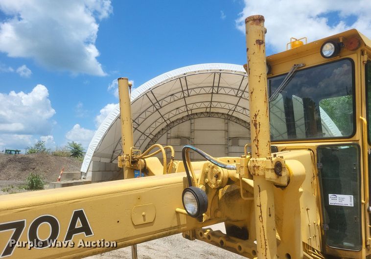 image for item DR4883 1985 John Deere  670A motor grader