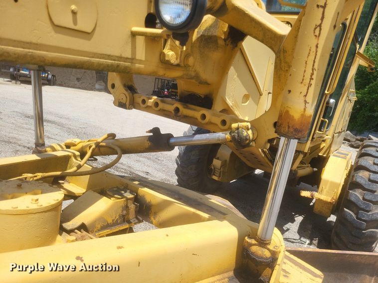 image for item DR4883 1985 John Deere  670A motor grader