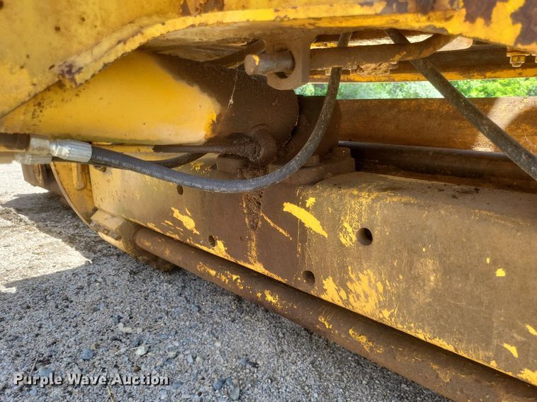 image for item DR4883 1985 John Deere  670A motor grader