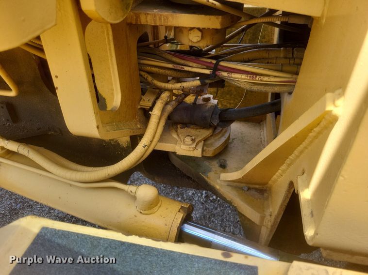 image for item DR4883 1985 John Deere  670A motor grader